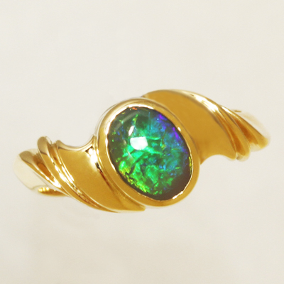 18k Yellow Gold Ring with a BLACK OPAL Rare perfect Chinese Writing pattern, copper orange to green